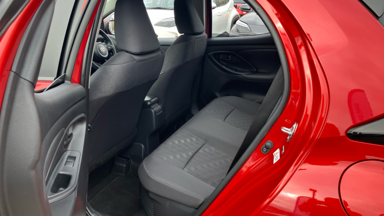 Toyota Yaris 1.5 Hybrid Design 5dr CVT Hybrid Hatchback